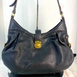 EXCELLENT CONDITION LOUIS VUITTON MAHINA CROSSBODY W/COA💗💗💗